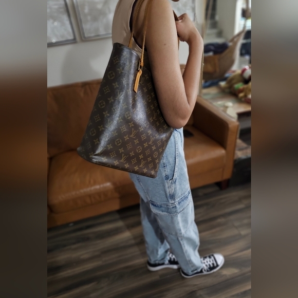 LOUIS VUITTON Monogram Canvas Tote - Picture 3 of 16